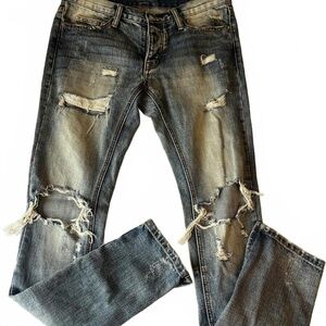 Size 32 Women's MNMI Trendy Distressed Denim Jeans -